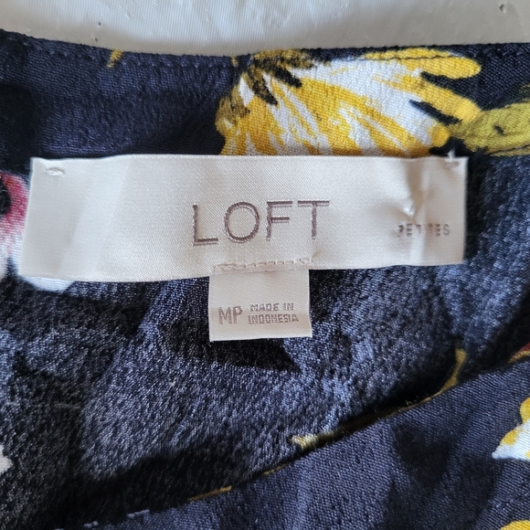 Loft Floral Women's Top - Blue with Multicolor Design, Size Medium Petit - Picture 3 of 5